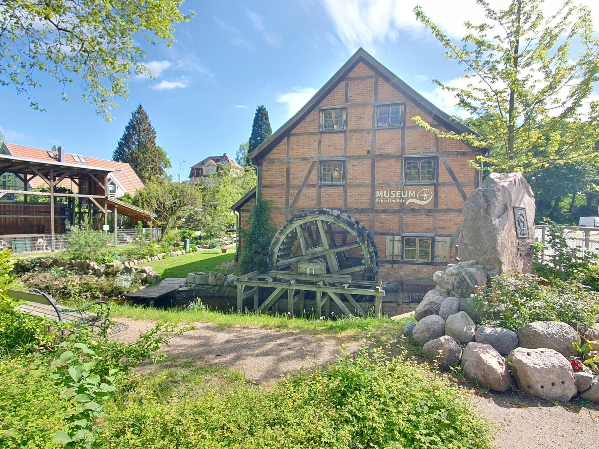 Neumuehler Hof Ferienwohnung "Stefan" Bietet 4 Schlafzimmer Und 4 Baeder , Eine Grosse Badewanne Und Grosser Terrasse Zum Garten, Kostenfreie Parkmoeglichkeiten Schwerin  Ngoại thất bức ảnh